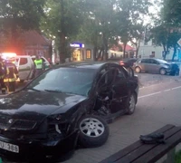 Šilutėje susidūrė du klevo lapais pažymėti automobiliai: sužeisti trys jaunuoliai