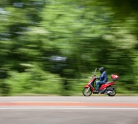 Mopedų vairuotojams nuo lapkričio vien teorijos nebepakaks