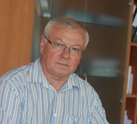 Vainuto gimnazijos bendruomenė džiaugiasi gražėjančia mokykla
