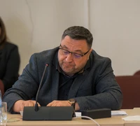 Be frakcijos, bet valdžioje: Padimansko žingsnis kelia klausimų