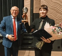 Jubiliejinė „Mūza“ įteikta Klaipėdos valstybinio muzikinio teatro solistei Ritai Petrauskaitei