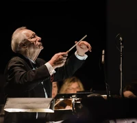 85-ąjį jubiliejų pasitinka pirmasis Klaipėdos valstybinio muzikinio teatro garbės dirigentas Stanislavas Domarkas