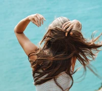 Ar tikrai vitaminai plaukams skatinantys plaukų augimą veikia? Geriausi vitaminai plaukams, pasak dermatologų
