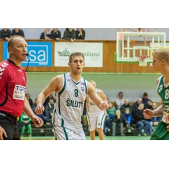 Deividas Kumelis (Nr. 8) namų aikštėje pelnė 16 taškų (9 rez. perd.), išvykoje - 11 taškų.