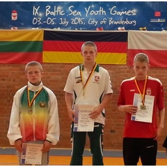 Penkiolikmetis Svajūnas Šakys Baltijos šalių žaidynėse tapo čempionu, iškovojo aukso medalį, o grįžęs namo rado sudegusį tėvų namą.