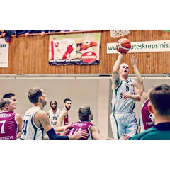 Ignas Vaitkus („Šilutė”, Nr. 9) ir toliau nepaleidžia naudingiausio komandos žaidėjo pozicijos. Namuose Ignas komandai pridėjo 28, o išvykoje - 26 taškus.