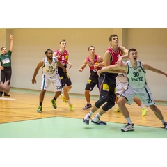 Pamario ekipoje debiutavęs legionierius iš JAV Ulyssesas Thomasas (Nr. 23) aikštelėje praleido 6 minutes, per kurias pelnė 2 taškus (1/2 dvit.) bei atkovojo 2 kamuolius. Išvykoje Thomas pelnė 11 taškų.
