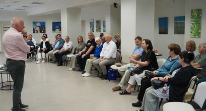 Vytautas Toleikis šilutiškiams pristatė atsiminimų knygą „Lemtingi... susitikimai“