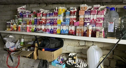 Šilutėje garaže aptikta apie 1 700 nelegaliai laikytų elektroninių cigarečių pildymo skysčių