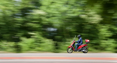 Mopedų vairuotojams nuo lapkričio vien teorijos nebepakaks