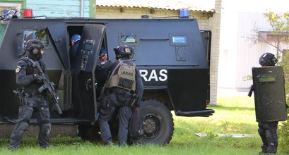 Šilutės rajone siautėjo 91-erių vyras – šovė į žmogų, jį sulaikė „Aras“